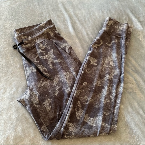 lululemon Ready to Rulu Pant DESIGNED FOR ON THE MOVE Camouflage Joggers Size 4 - Picture 13 of 14